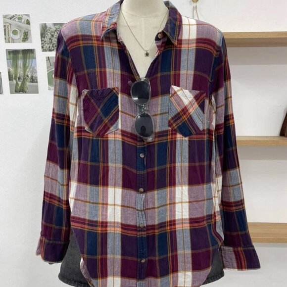 Women’s Plaid Button-down Shirt - Picture 2 of 4